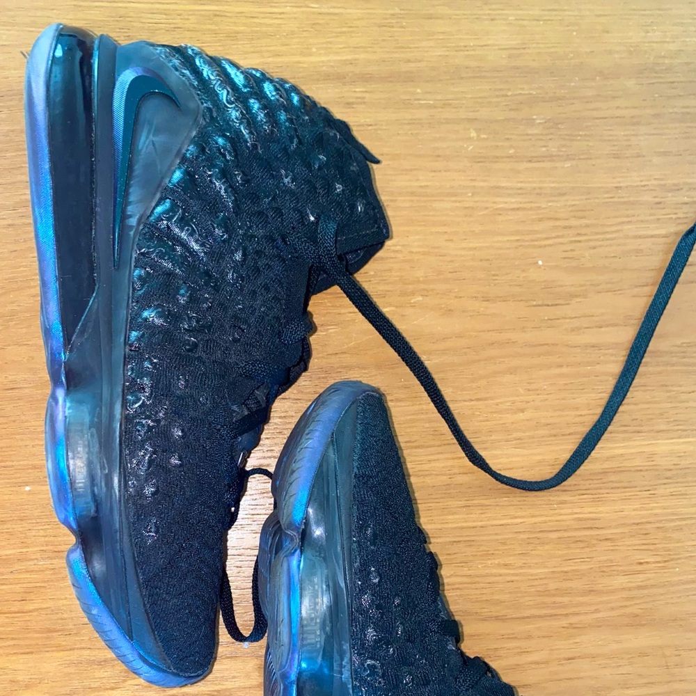 Nike LeBron 17 Global Currency (mens - 9.5)